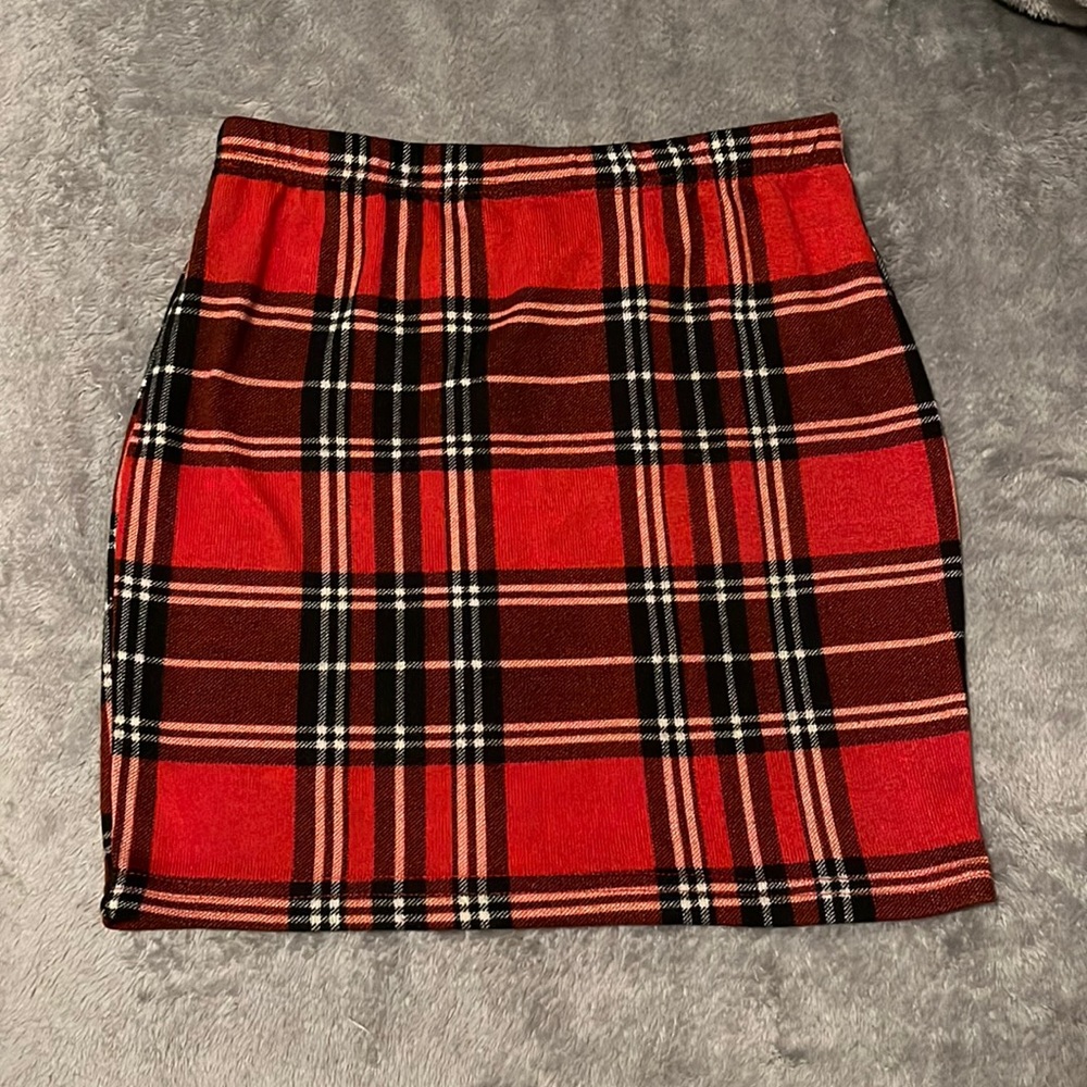 SHEIN skirt , color red , size Xs